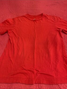 Men small red T-shirt